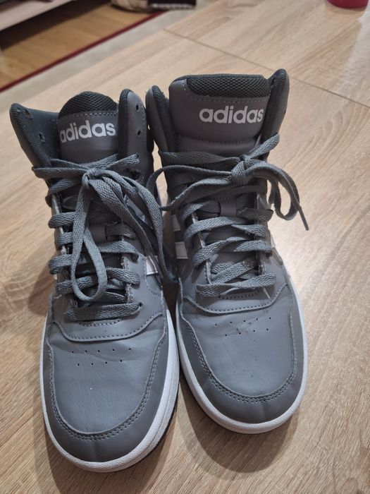 Маратонки адидас