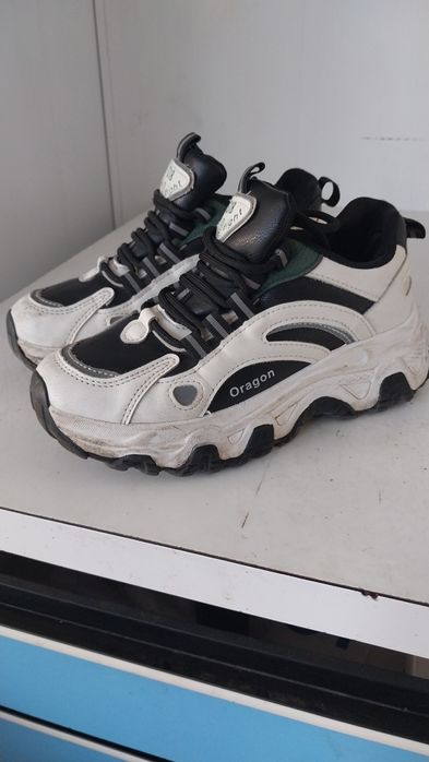 Женские кроссовки