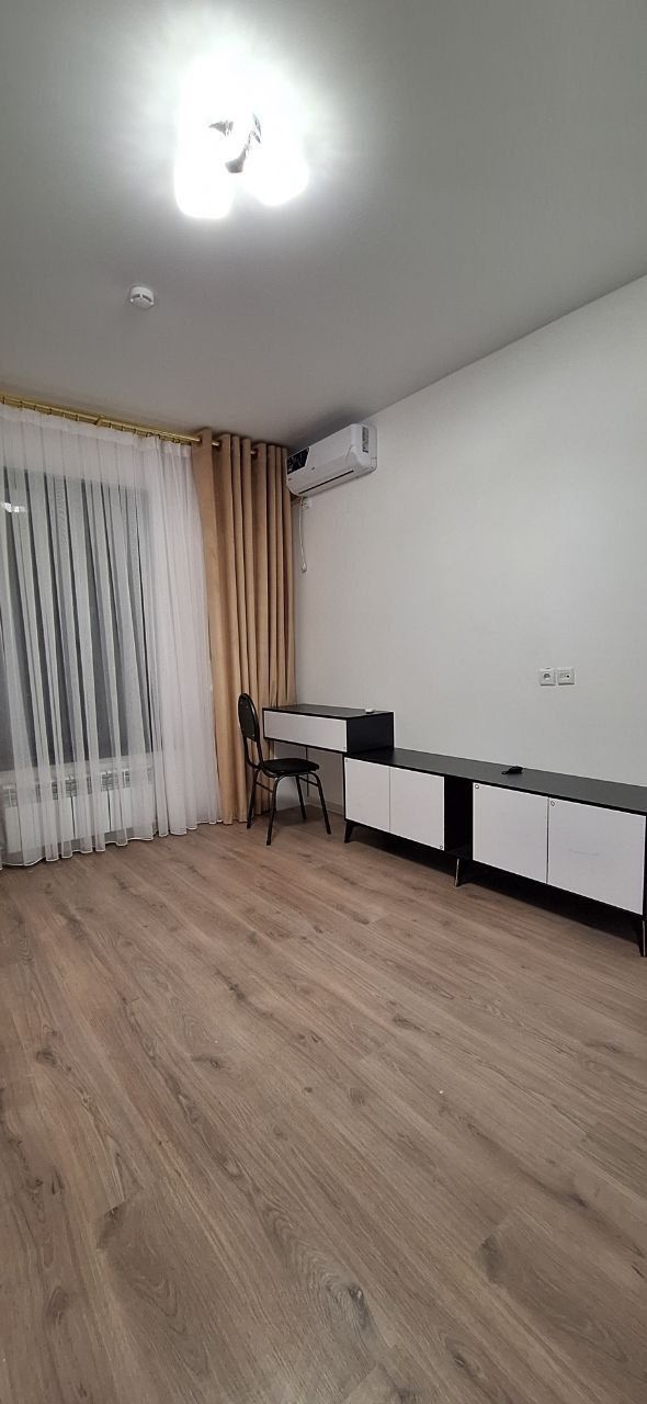 1 xonali kvartira skverga 15 minutli yo'l 450$