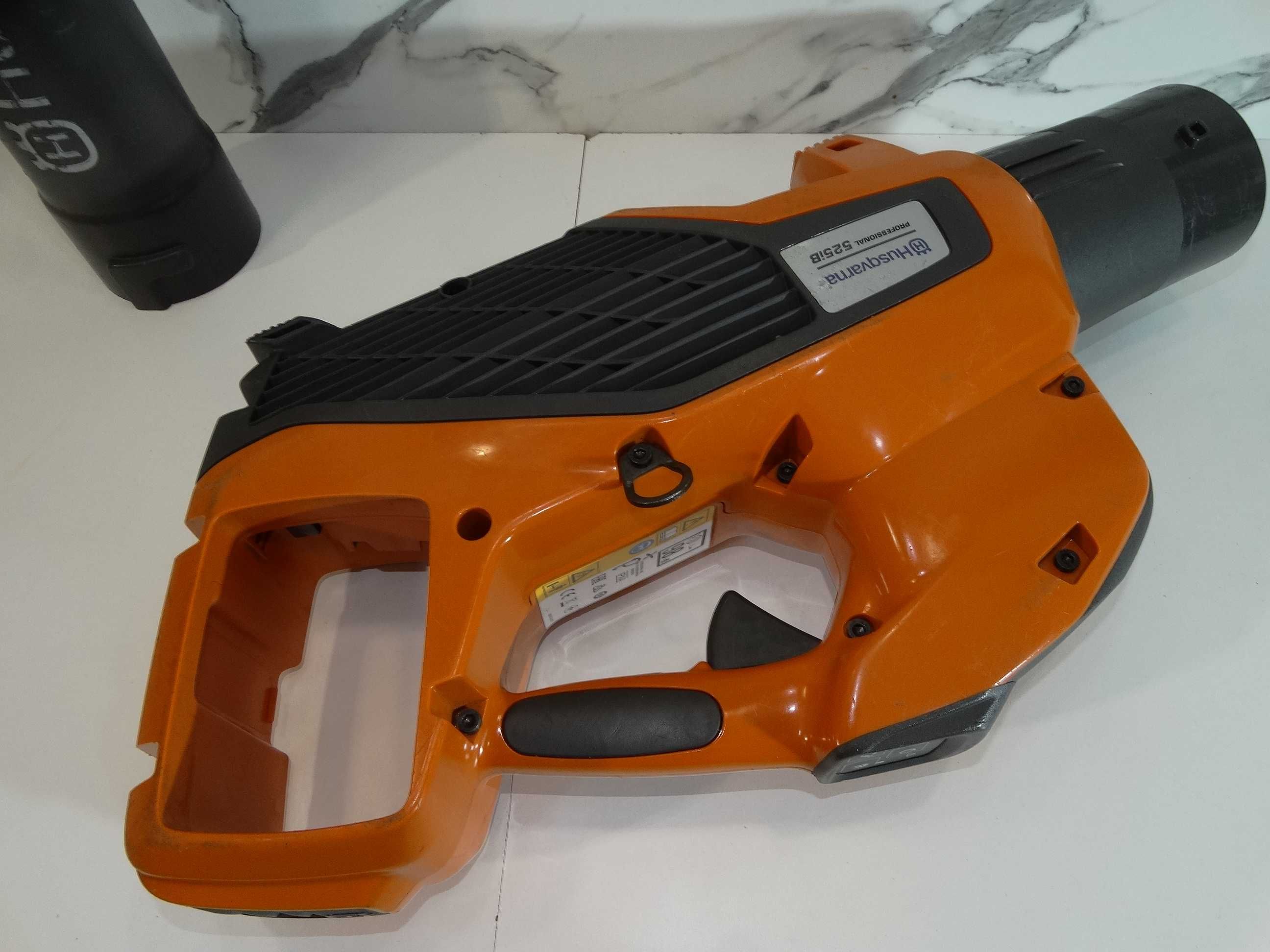 Husqvarna 525 iB / BLI 20 - Мощна акумулаторна метла