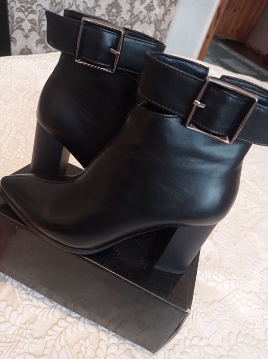 Обувь неподашлa по размеру