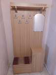 Vând cuier culoarea gri