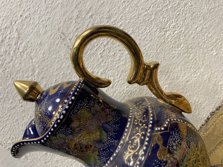 Китайска порцеланова кана изрисувана ръчно с 24 к златни бои