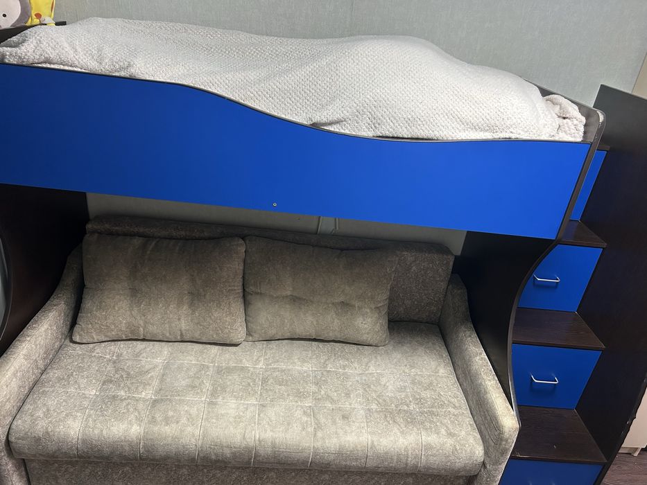 Продам 2ух ярусную кровать -диван