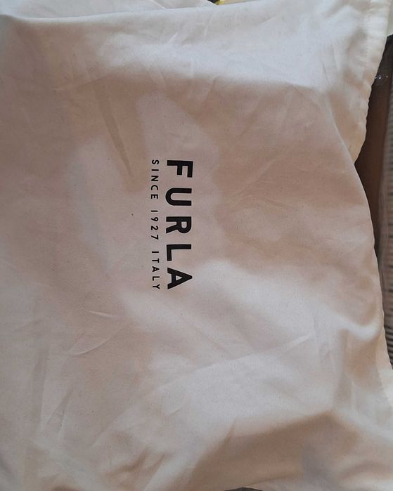 Дамска чанта Furla.
