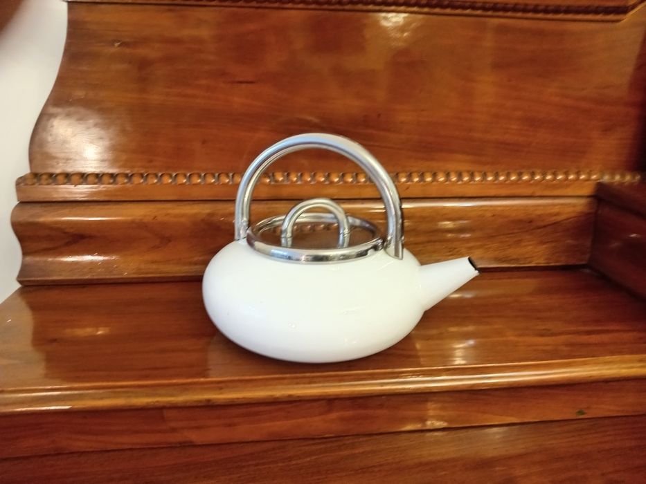 Ceainic emailat vintage, Germania