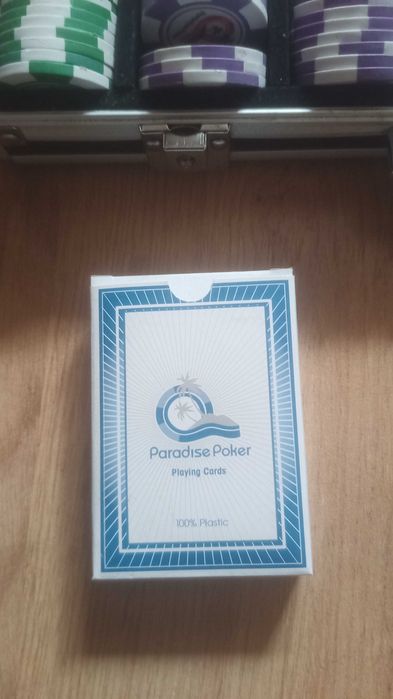 Покер чипове комплект 300 бр. с алуминиево куфарче