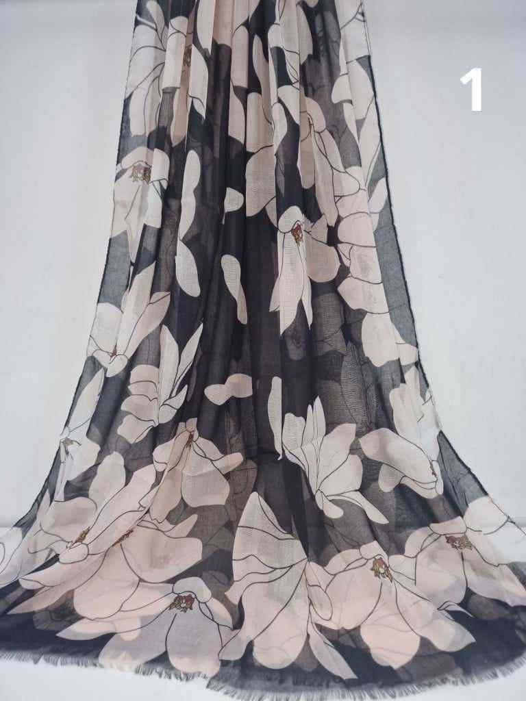 Дамски красив сатенен шал с флорални мотиви 1.80х0.90см