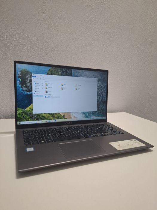 Laptop Asus cu i5 generatia a 8 a