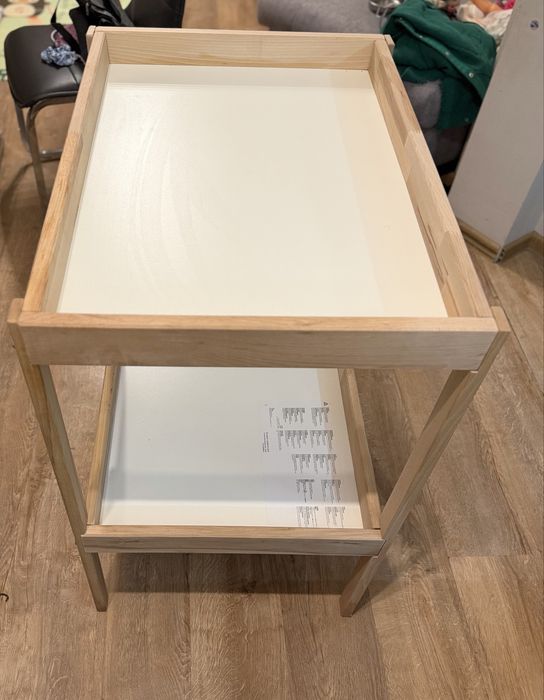 Маса за повиване SNIGLAR