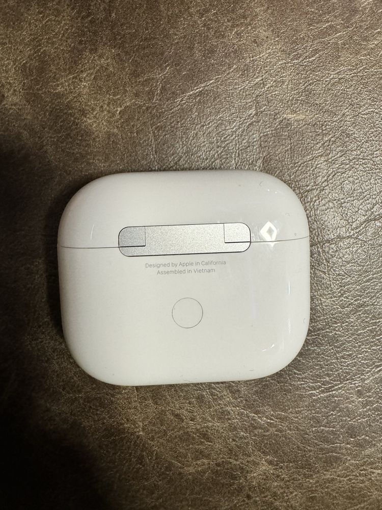 APPLE AirPods 3rd Generation with Lightning Charging Case