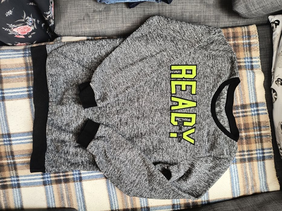 Дрехи за момче 9 до 10 год, 134-140 см блузи, 1 чифт дънки