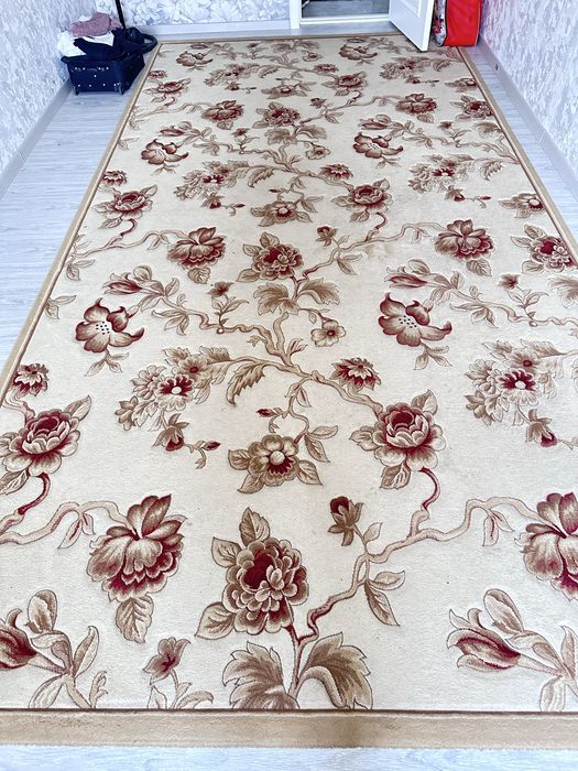 5x2.5 gilam sifati yaxshi  yuvilgan yangiday turibdi .