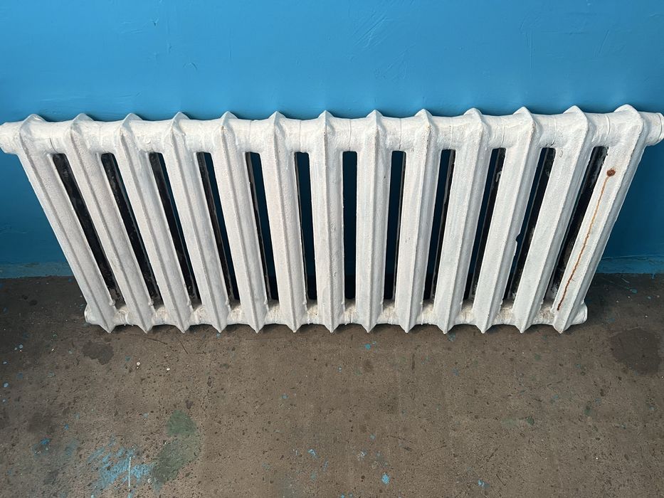 Продам чугунную батарею 13 секций