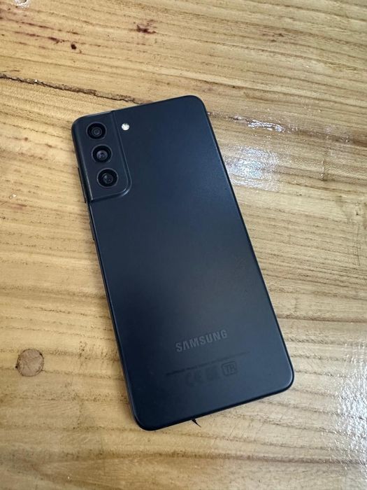 Продам Samsung galaxy S21 FE