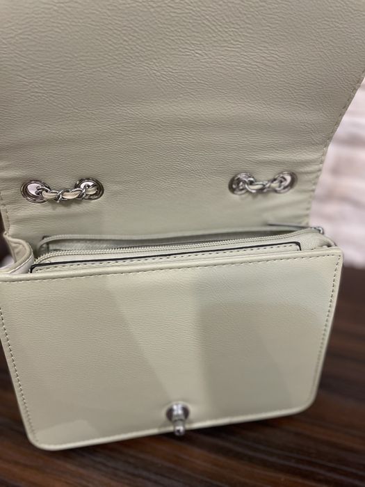 Зелена дамска чанта