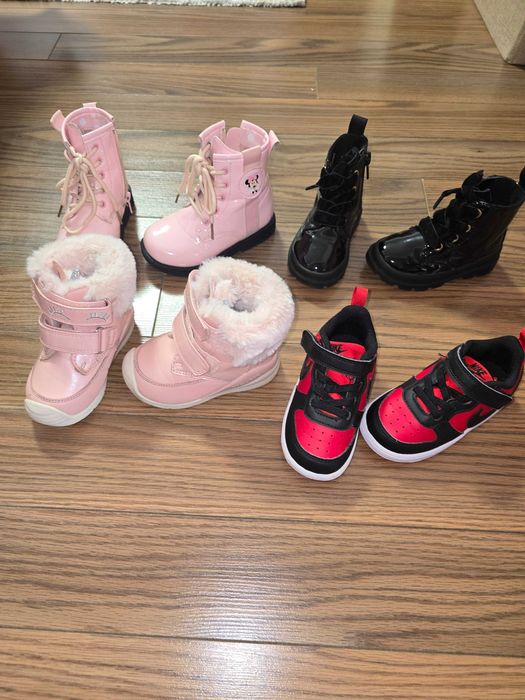 Vând cu 120 lei toate 4 perechile de încălțăminte fetițe