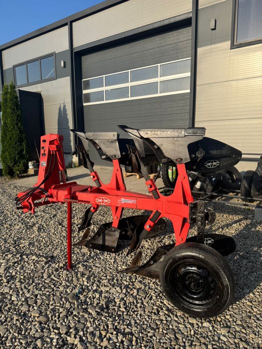 Plug agricol 2 trupite Gregoire Besson . Nu kuhn , Huard ,Lemken