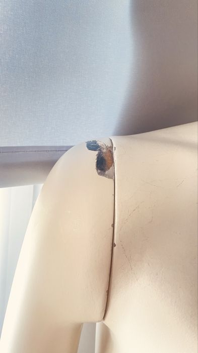 Дамски манекен със стойка.