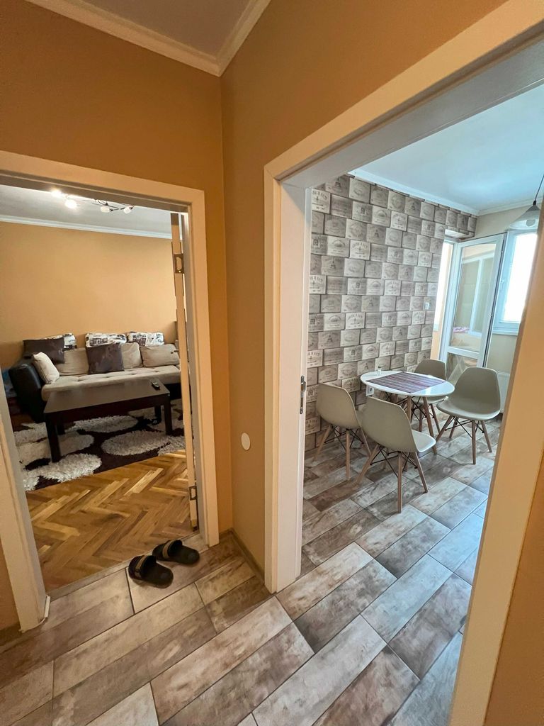 Продава се Тристаен апартамент в Русе, Център - 95 кв.м за 1264 €/кв.м - Снимка #2
