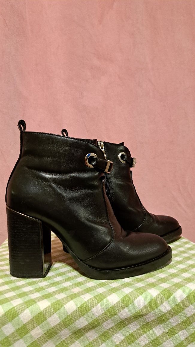 Botine negre LaScarpa