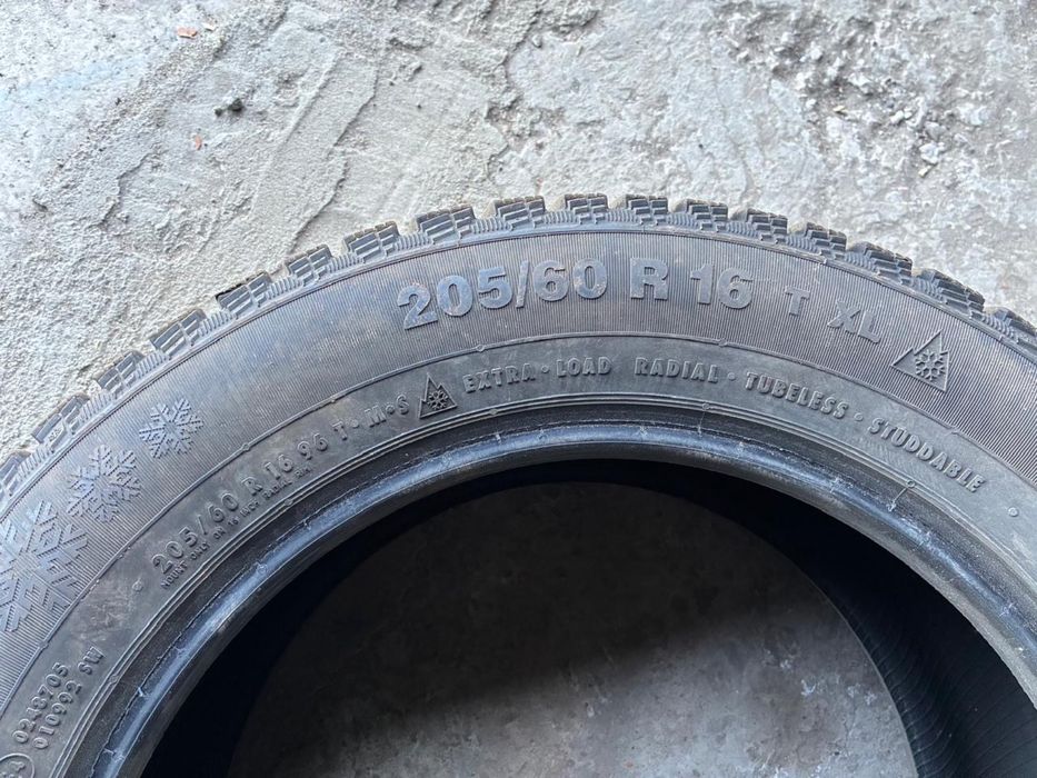 Продам зимнию резину.