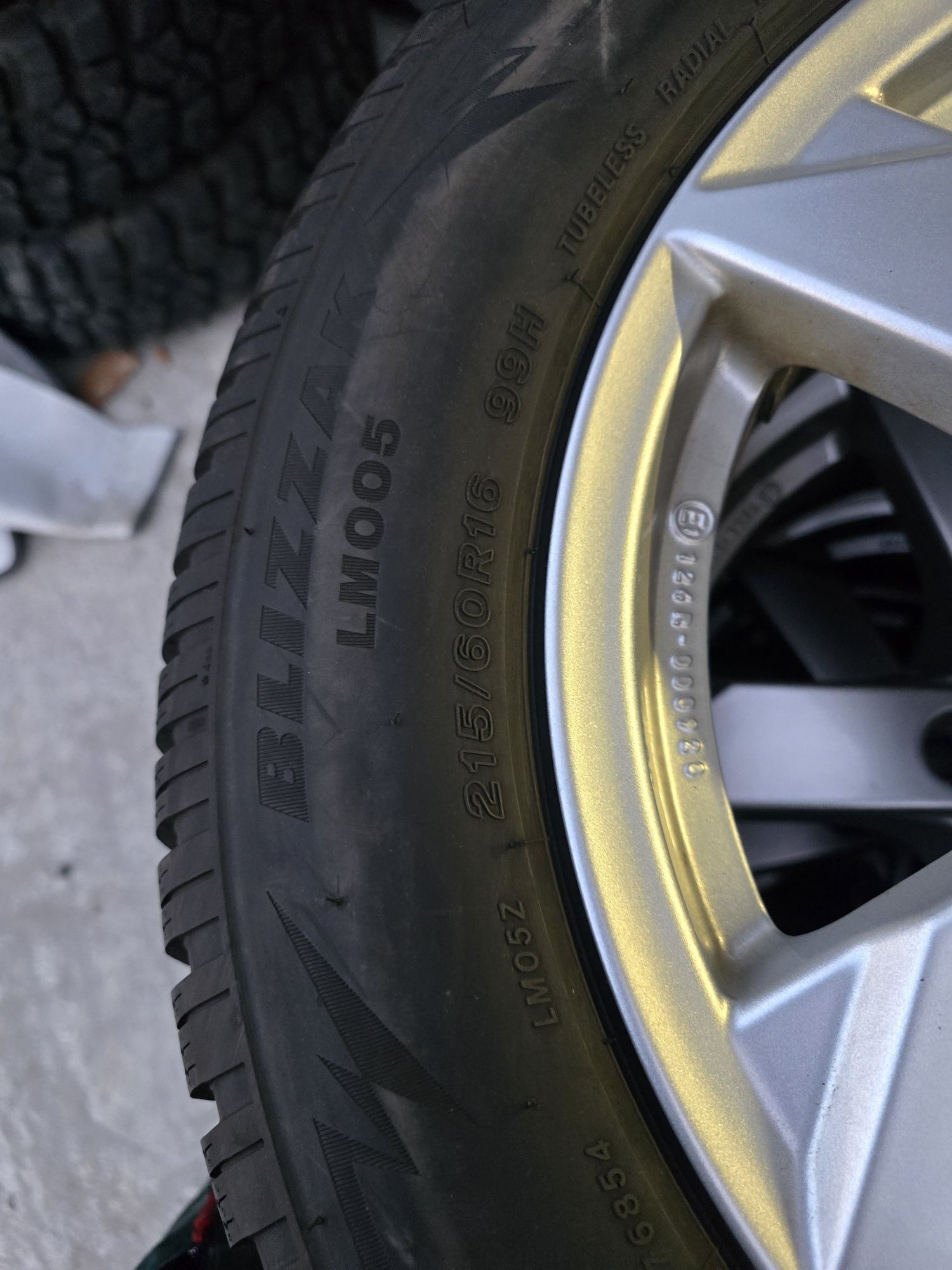 4 Броя 215/60/16 Bridgestone 2x8,5mm 2x7,5mm 2022dot