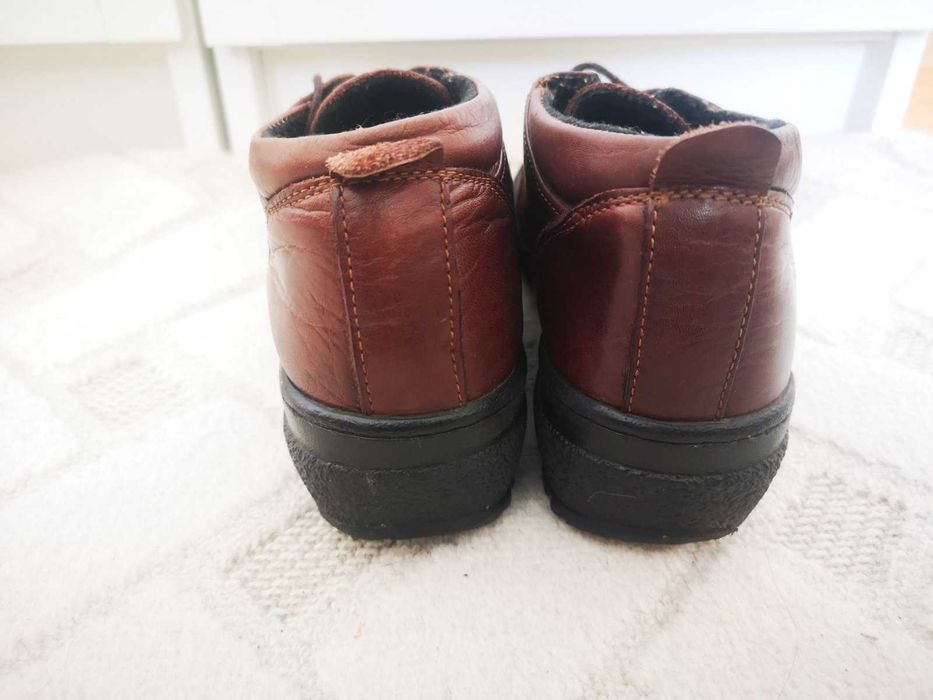 Обувки от естествена кожа с поларен хастар 38-ми номве