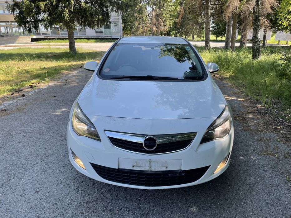 Opel Astra J 1.6 на части 2012