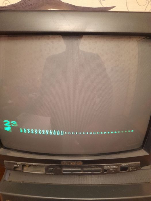 Продам телевизор на запчасти