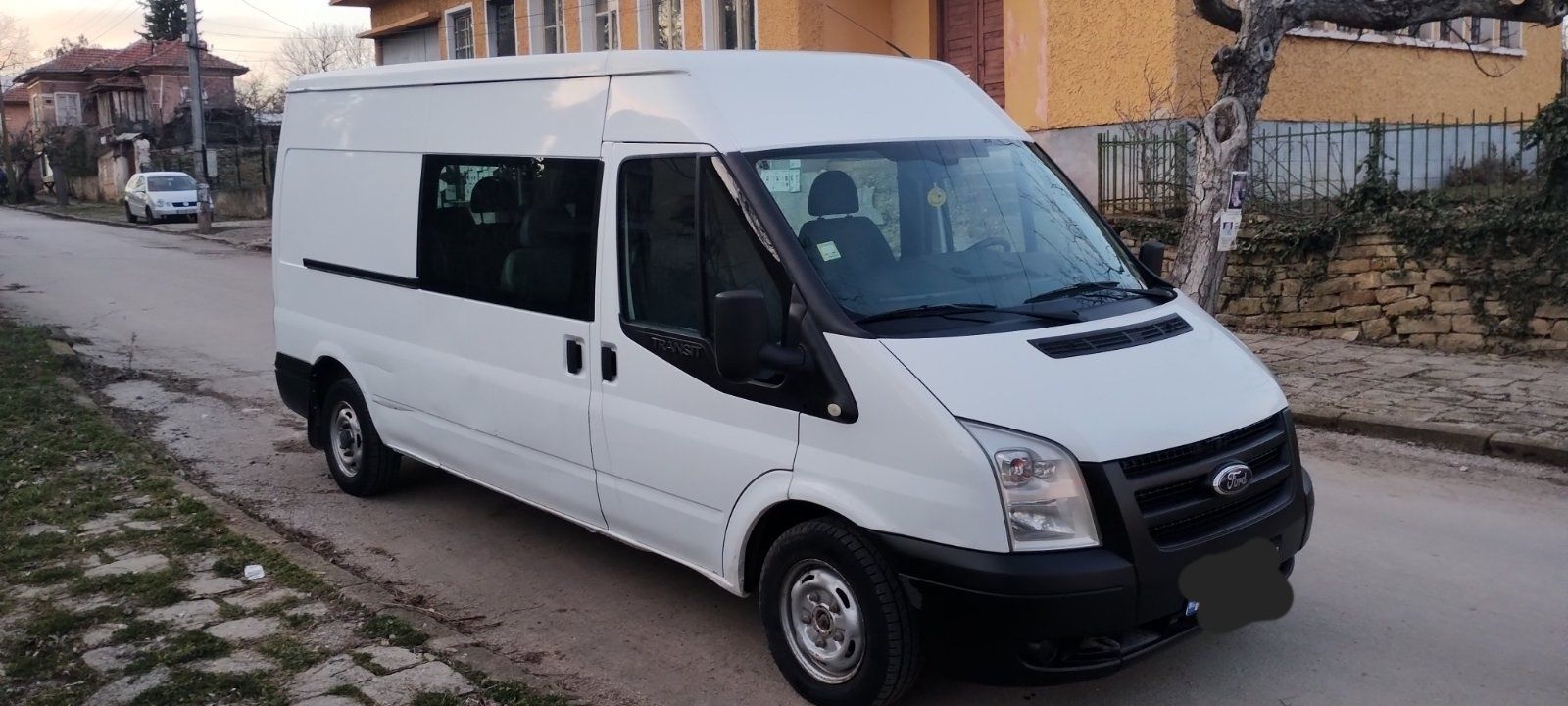 Пътнически Бус Под наем Ford Transit 2013