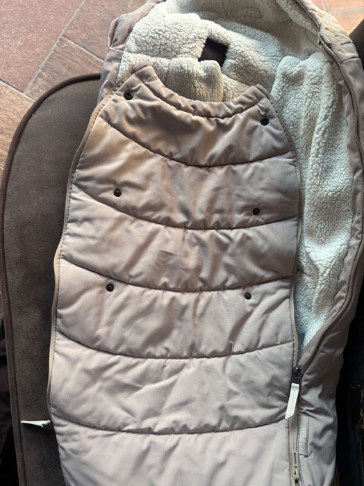 Cybex Priam  Beige Пълен пакет + кош за новородено в черен цвят