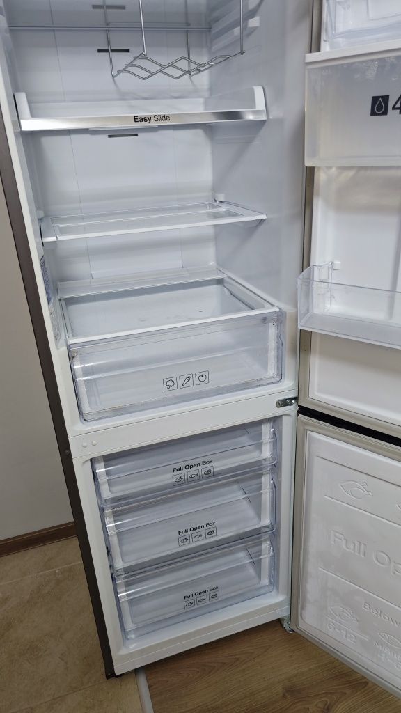 Хладилник с фризер Samsung RB33J3830SA