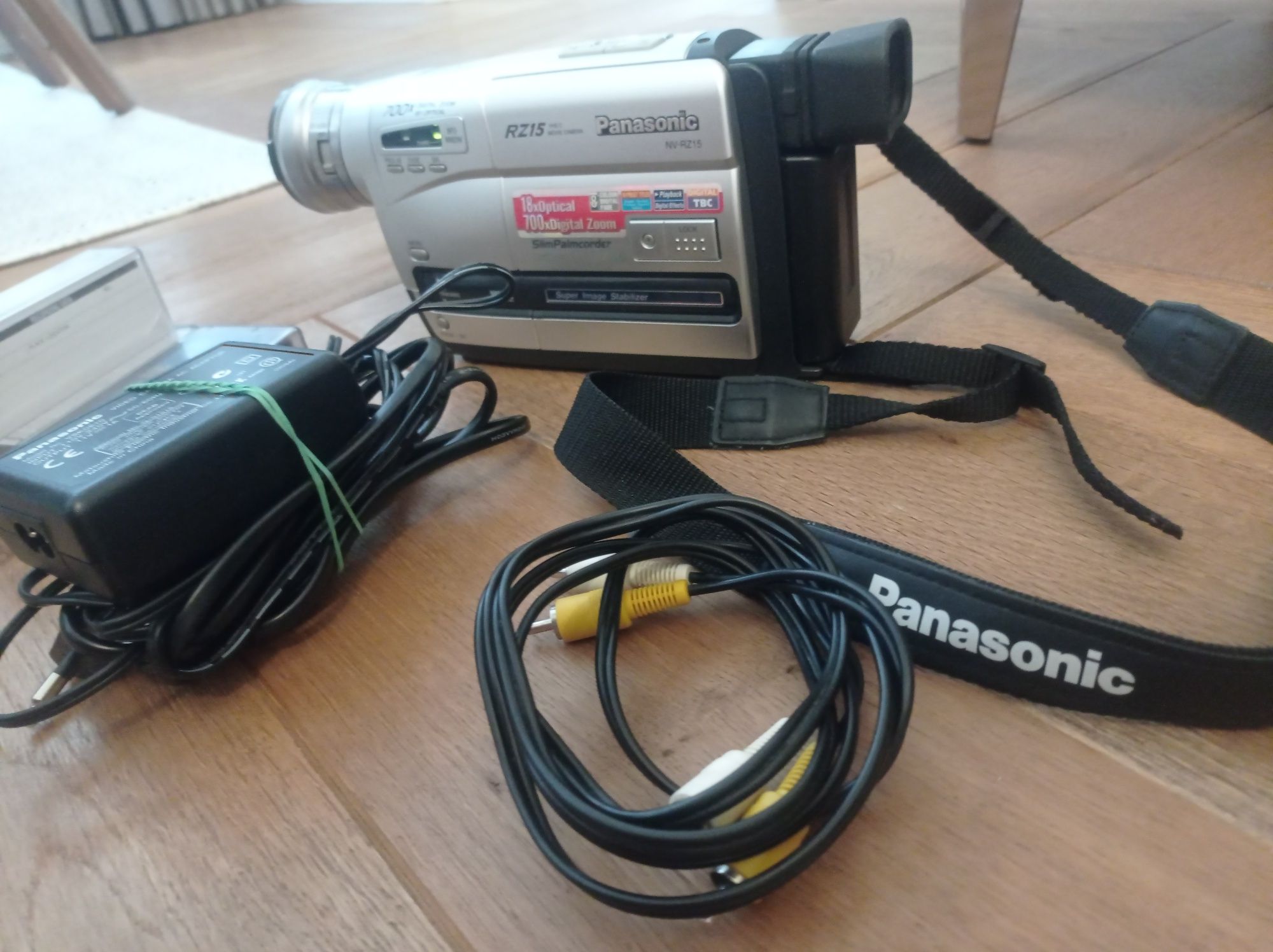 Видеокамера Panasonic NV-RZ15