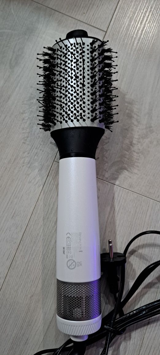 Продавам четка сешоар Remington Hydralux