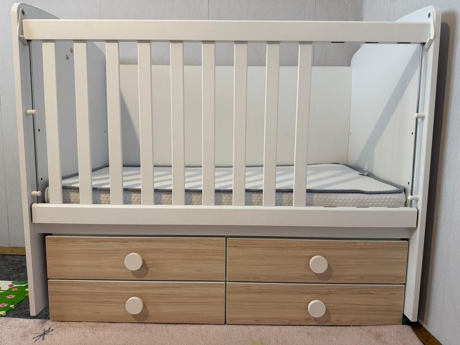 Дървена бебешка кошара