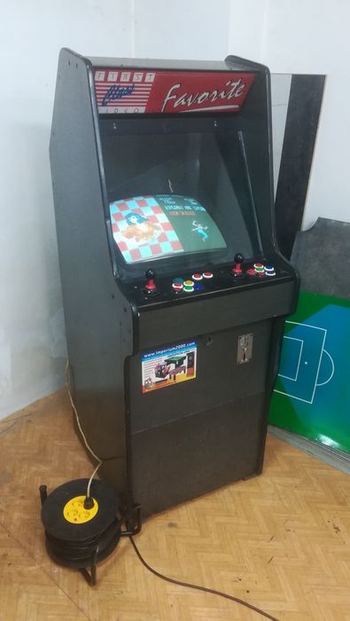 Продавам електронни игри.