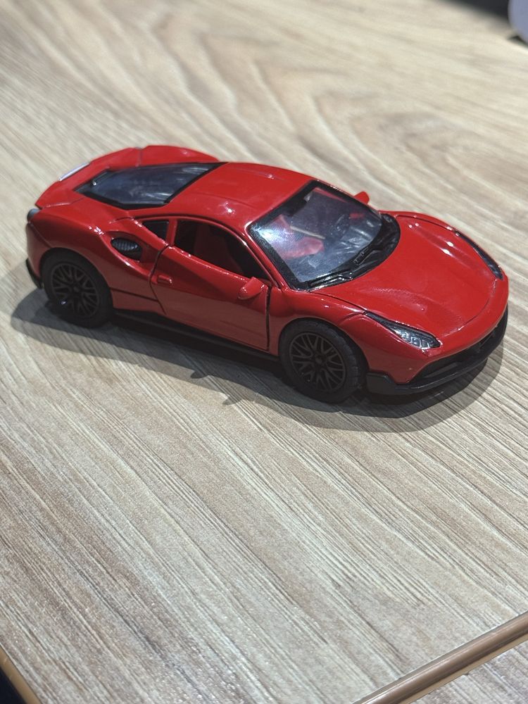 Игрушечная машинка