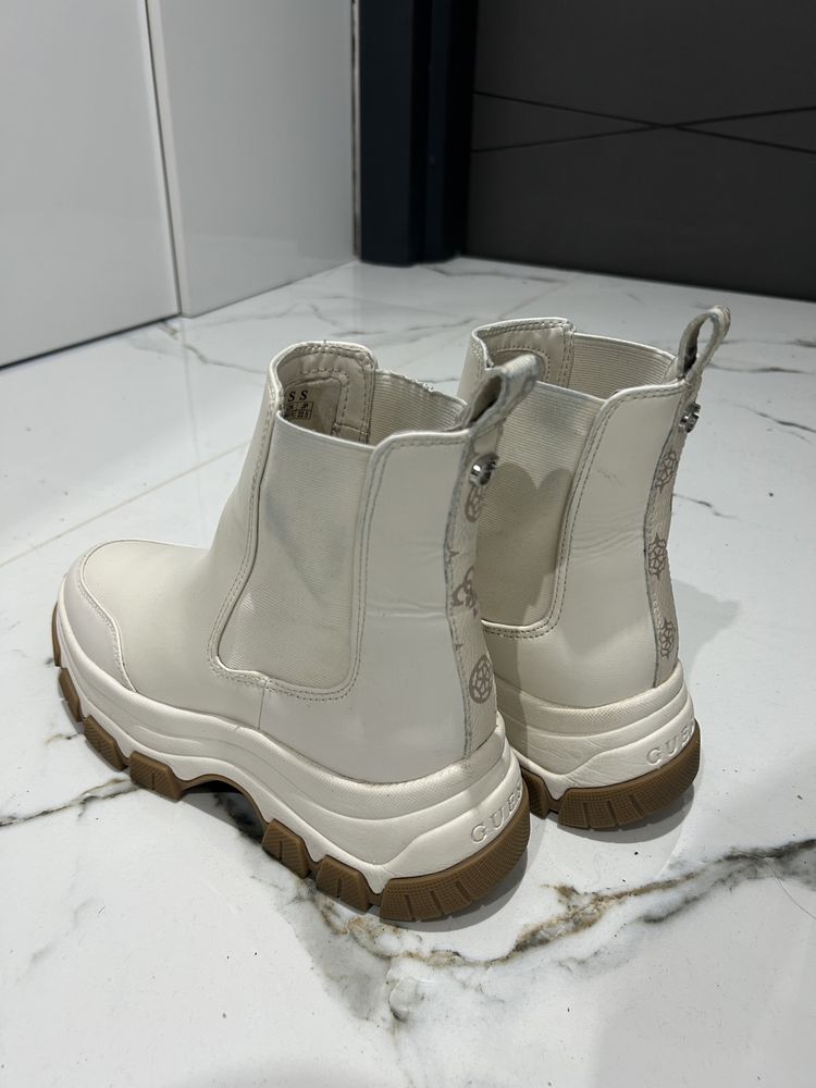 Guess 37 боти