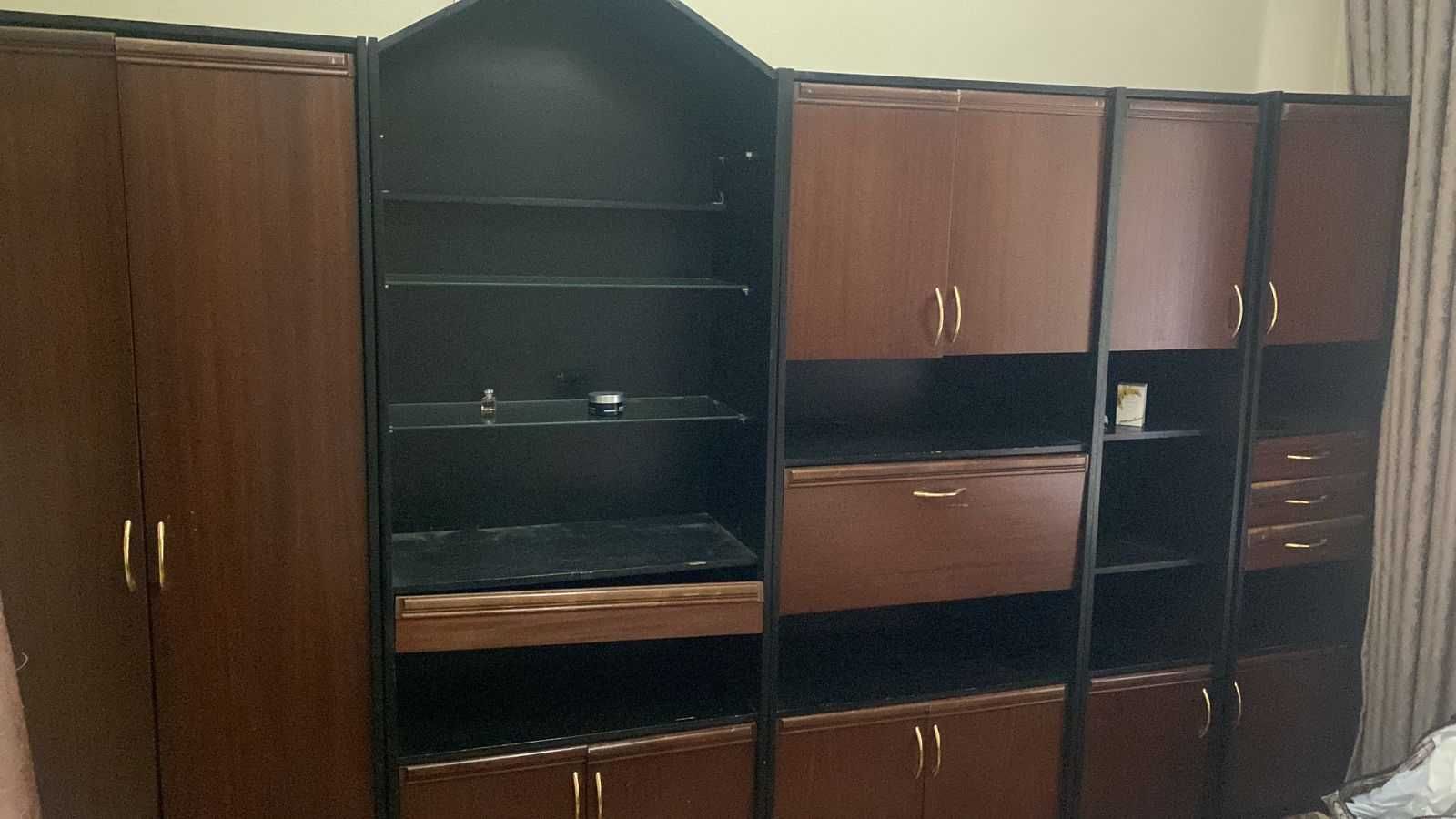 Продам стенку Б/Н в хорошем состояние