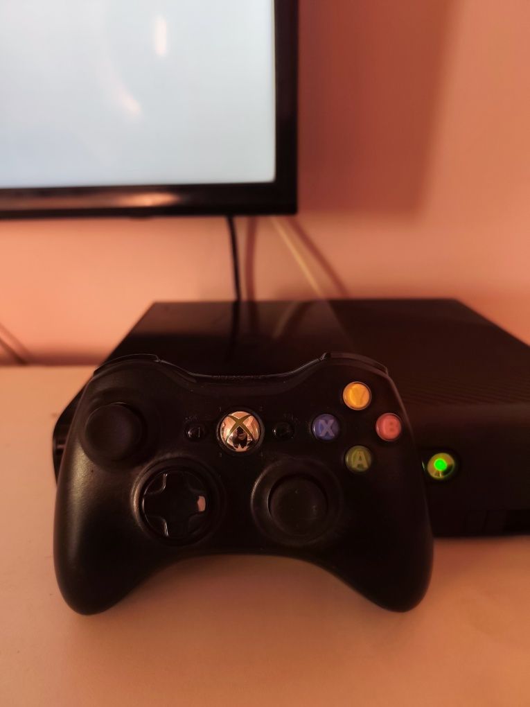 Xbox 360 с контролер