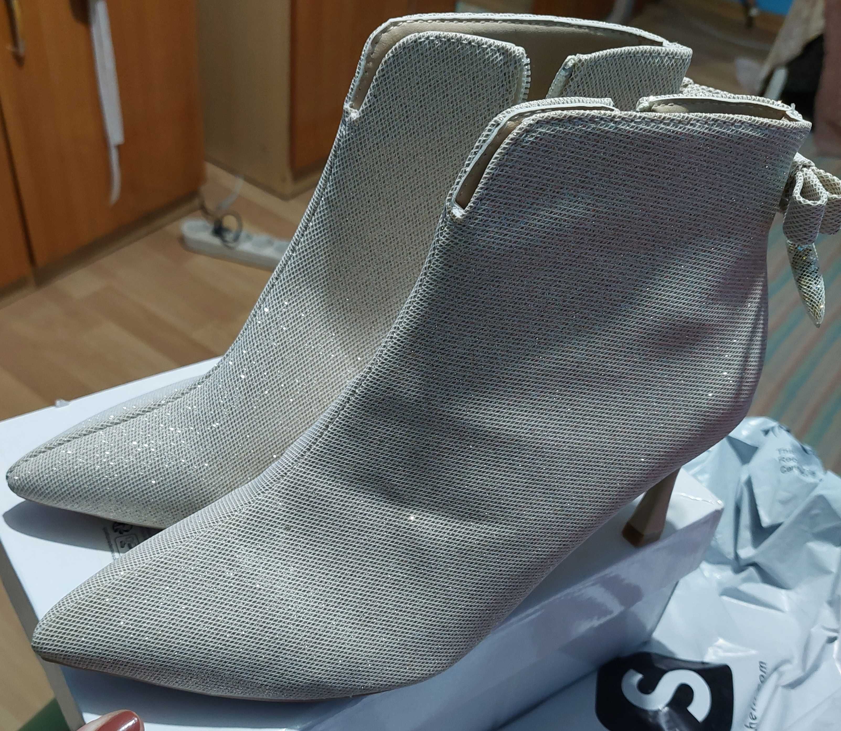 Botine bej cu sclipici