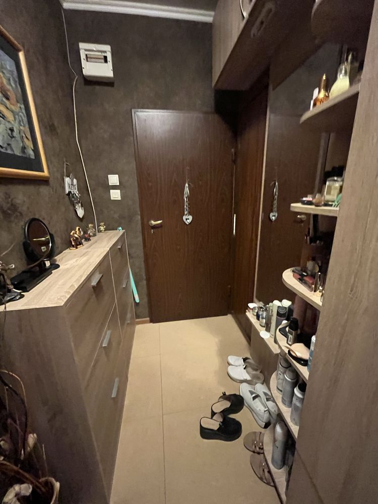 Продава се тристаен апартамент – кв. Изток, гр. Перник