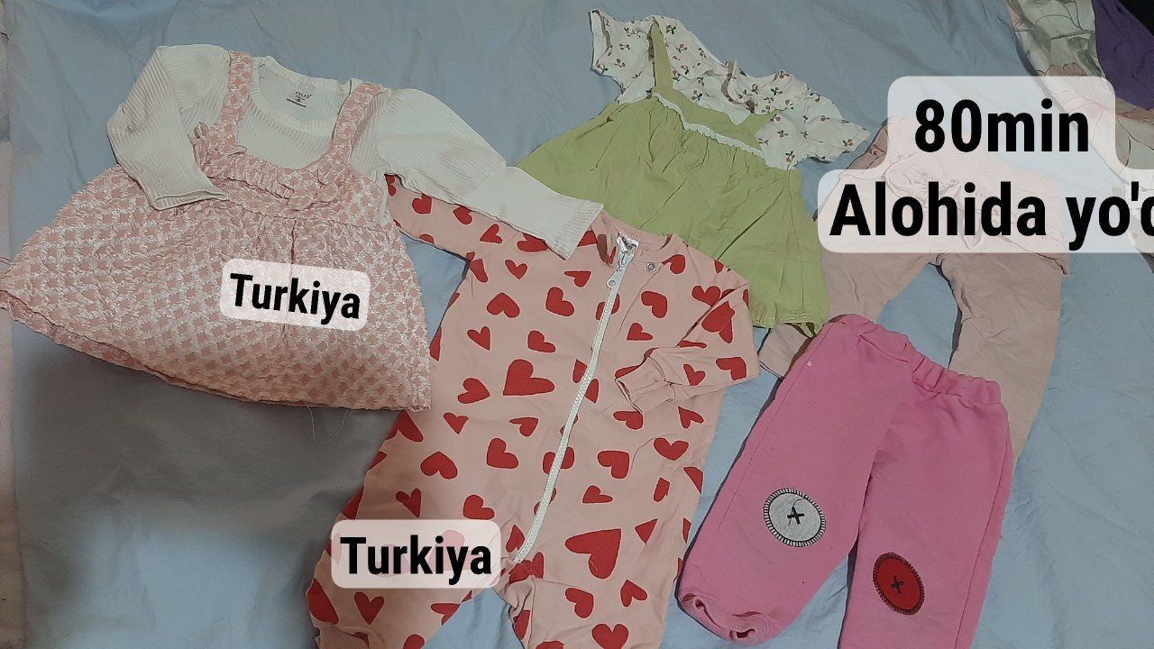 Azgina kiyilgan detskiy kiymlar komplektlar sotiladi