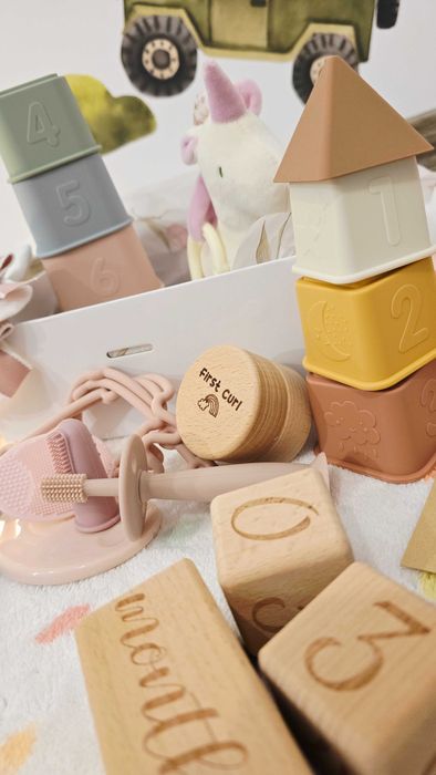 Baby box complet • Jucarii + ingrijire + decor