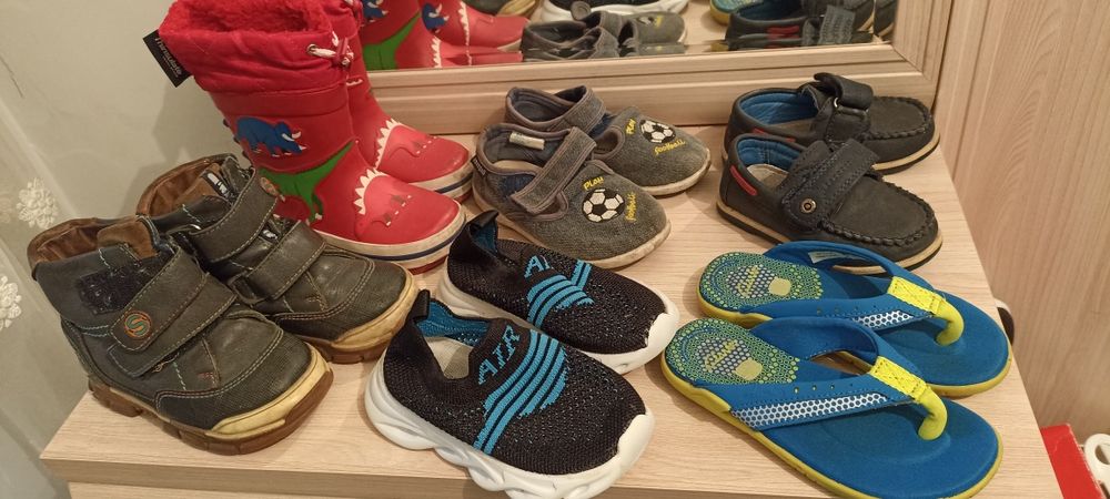 Срочно продам пакет обуви на мальчика, резиновые сапоги, ботинки