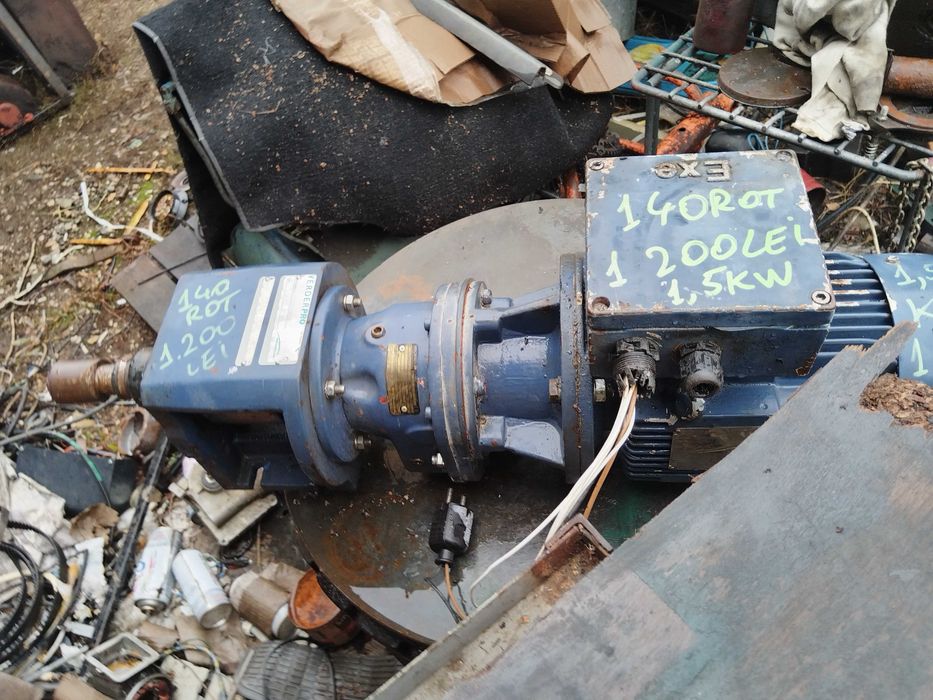 Motor cu reductor 140 rotații foraj ridicate sapa