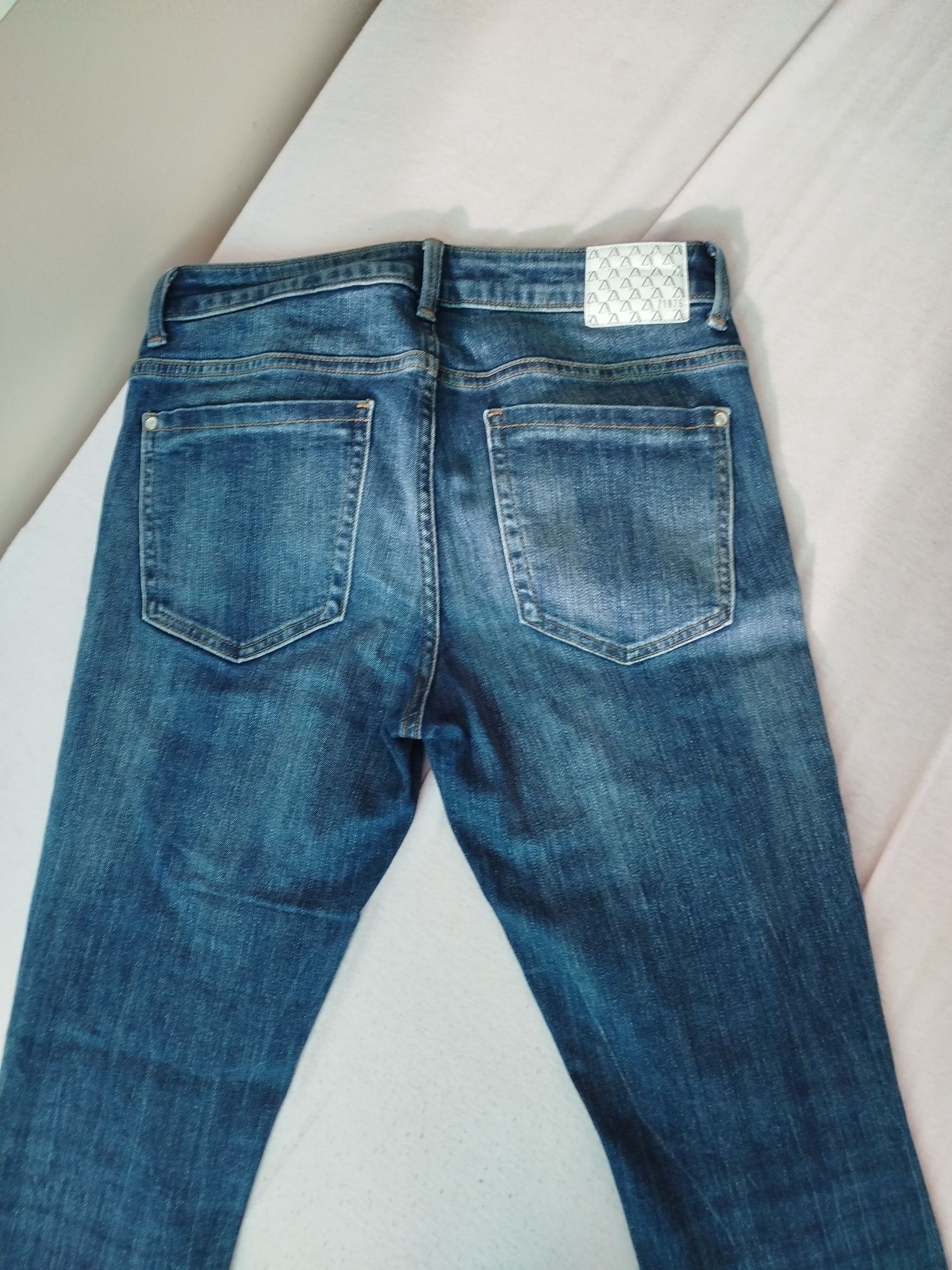Дамски дънки Zara 36