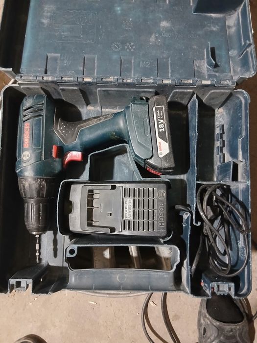 Шуруповёрт Bosch 18V в комплекте (кейс, зарядка, АКБ)