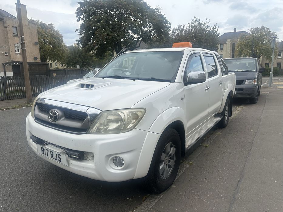 toyota hilux  2.5 4x4